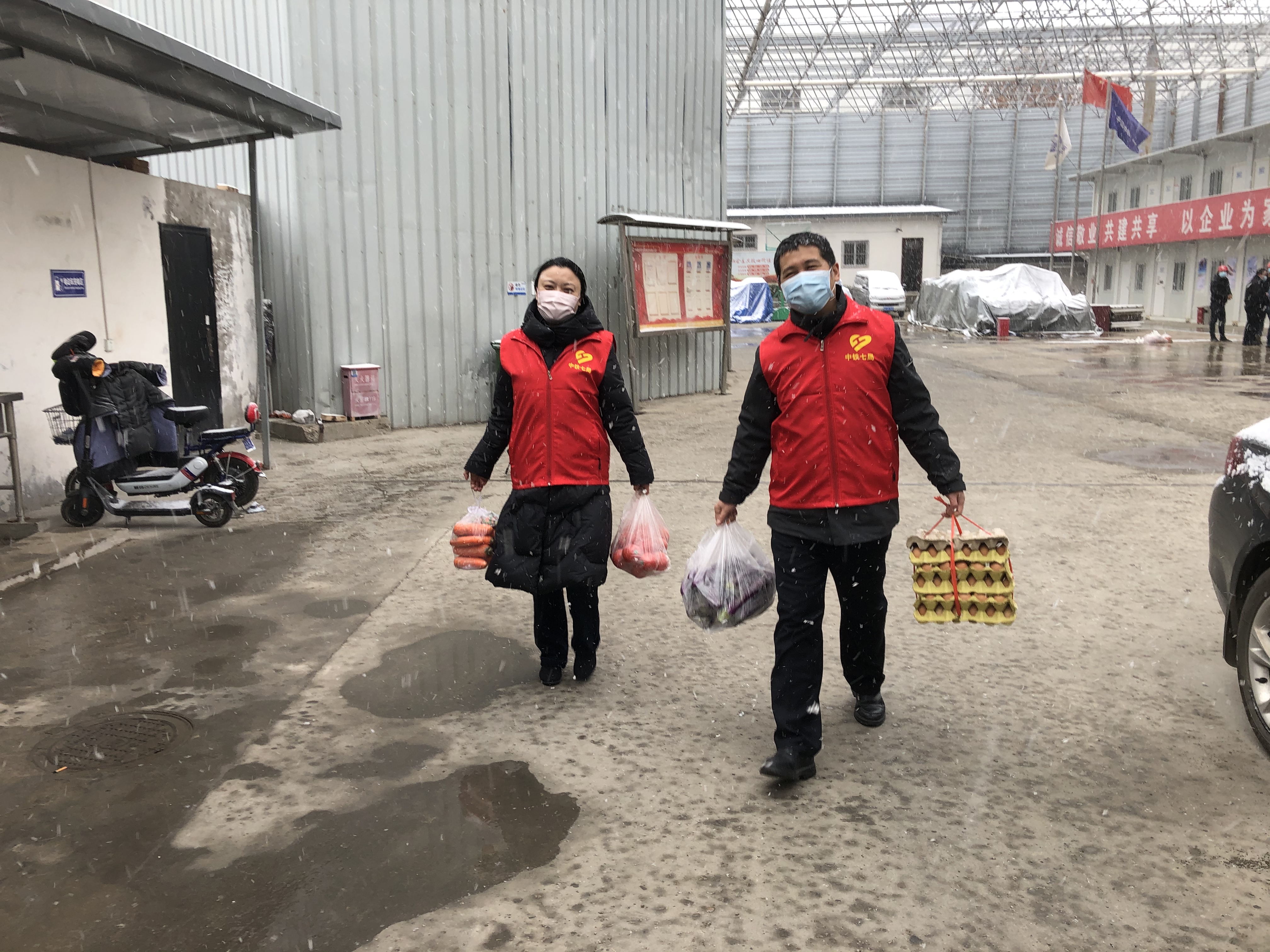 娘家人服务队上门送生活物资 (2).jpg 娘家人服务队上门送生活物资 (2).jpg